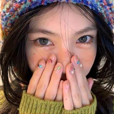 女孩闺房海报